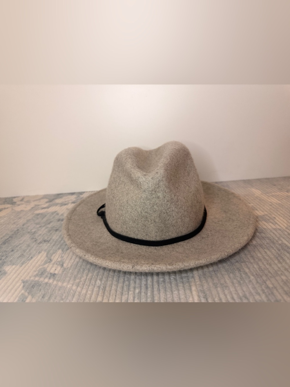Women's Light Gray Felt Fedora Hat with Black Band